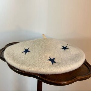 Four buttons by San Diego Hat Co beret white with blue stars patriotic
